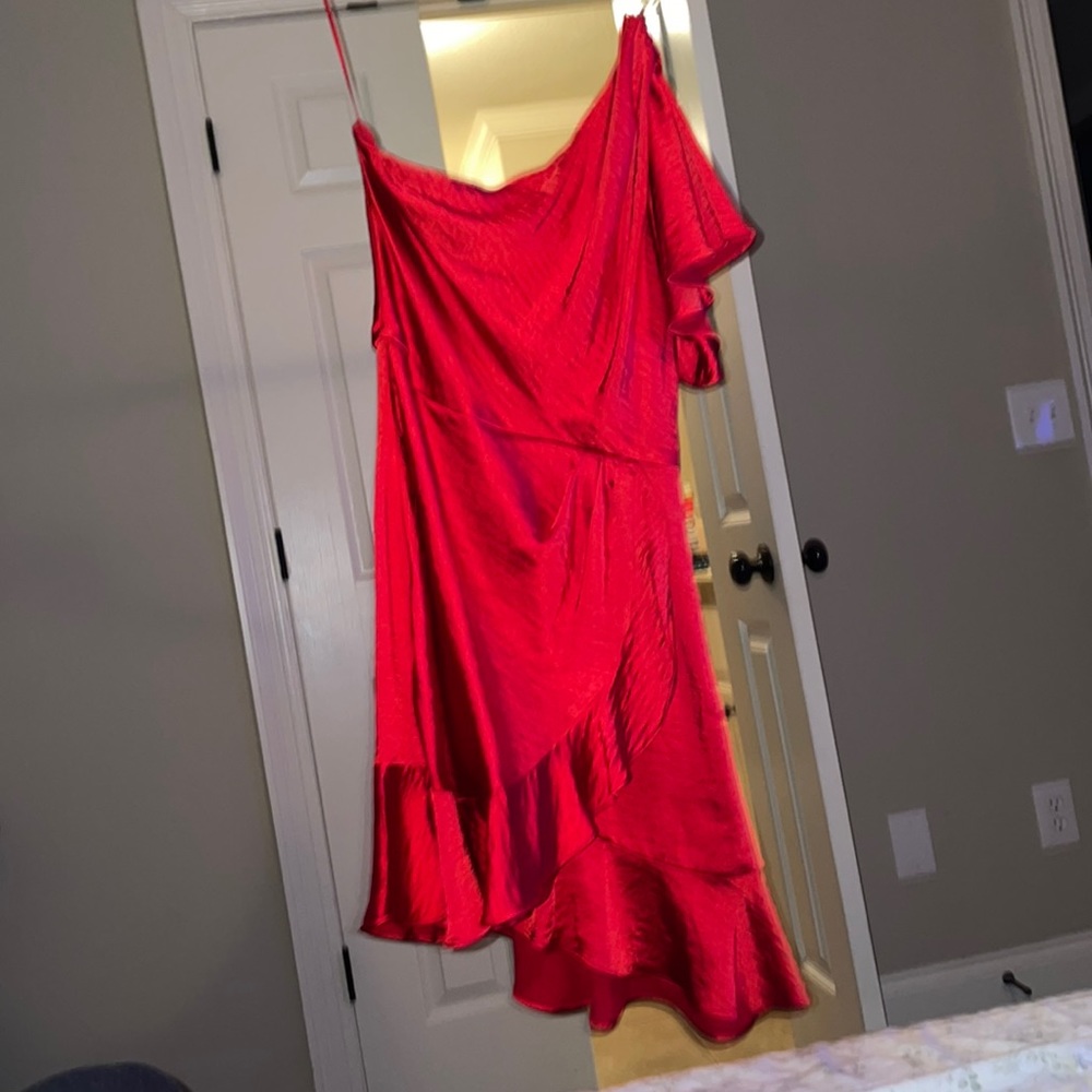 One-shoulder red silky dress